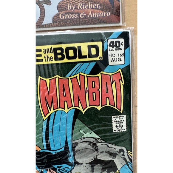 Lot of 10 Comics Batman, Vampirella, Books of Magic, DC and Others, Mixed Lot - Picture 9 of 12